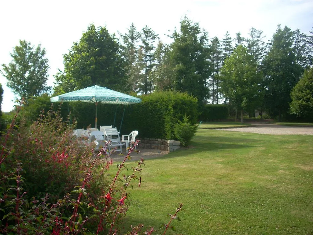 Chambres D'Hotes Kergollay Bed & Breakfast Lanhouarneau