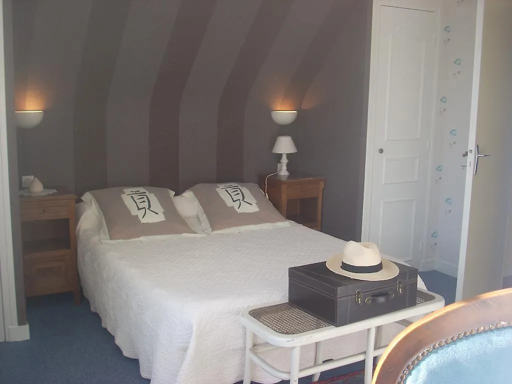 Chambres D'Hotes Kergollay Bed & Breakfast Lanhouarneau