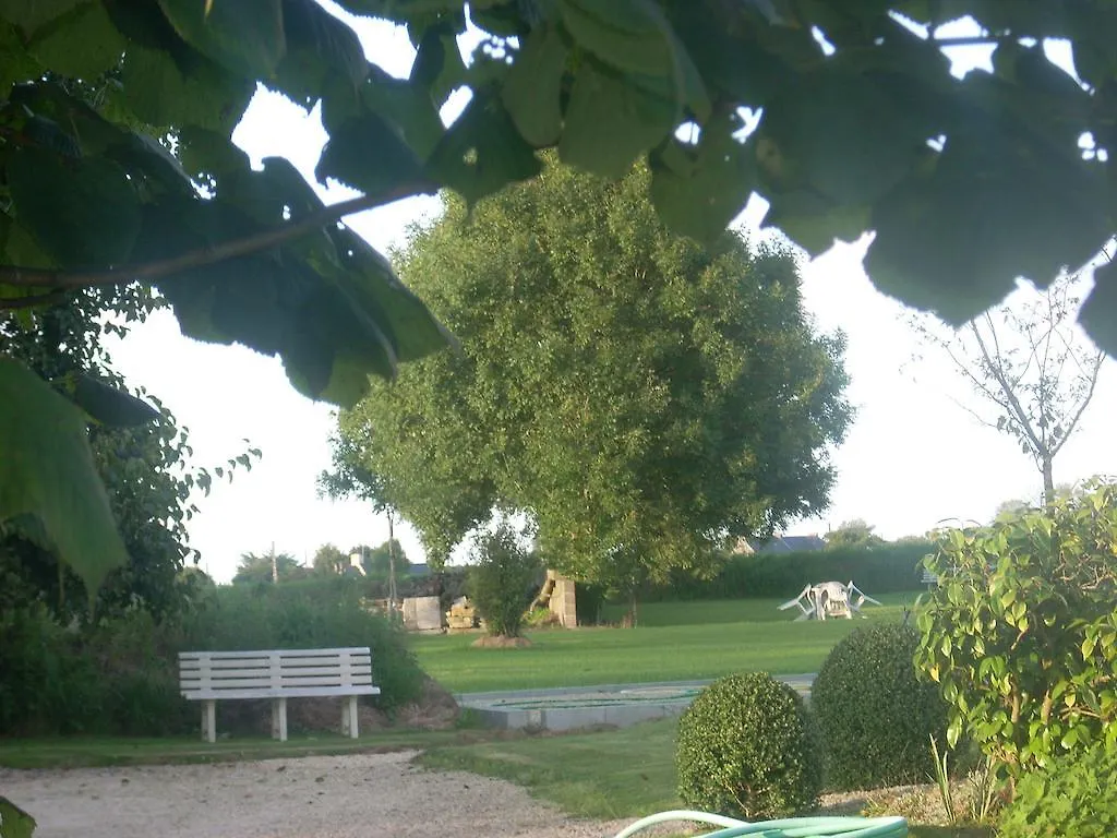 Chambres D'Hotes Kergollay Bed & Breakfast Lanhouarneau France