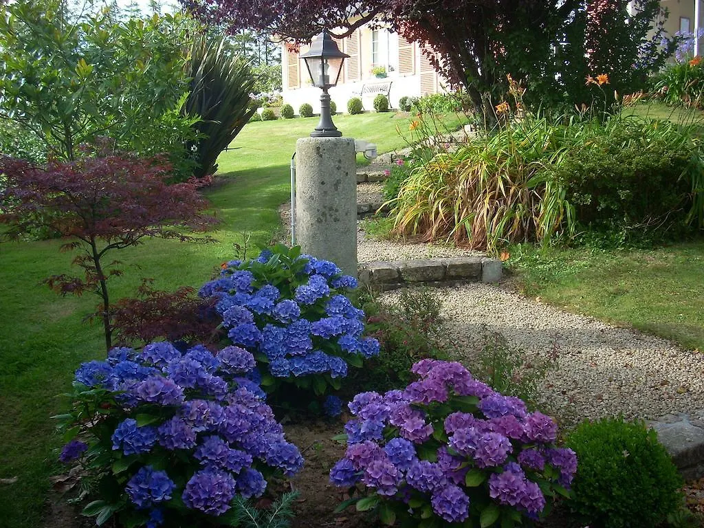 Chambres D'Hotes Kergollay Bed & Breakfast Lanhouarneau